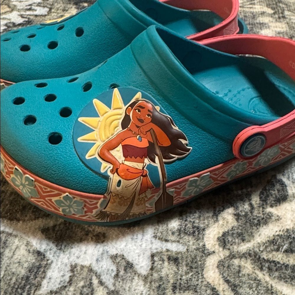 Disney Moana Crocs - Picture 7 of 9